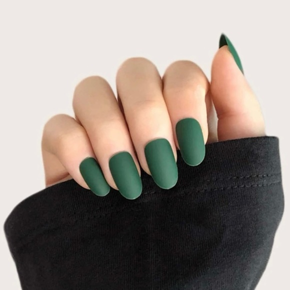 4/$20 round green press on nails - Picture 1 of 2